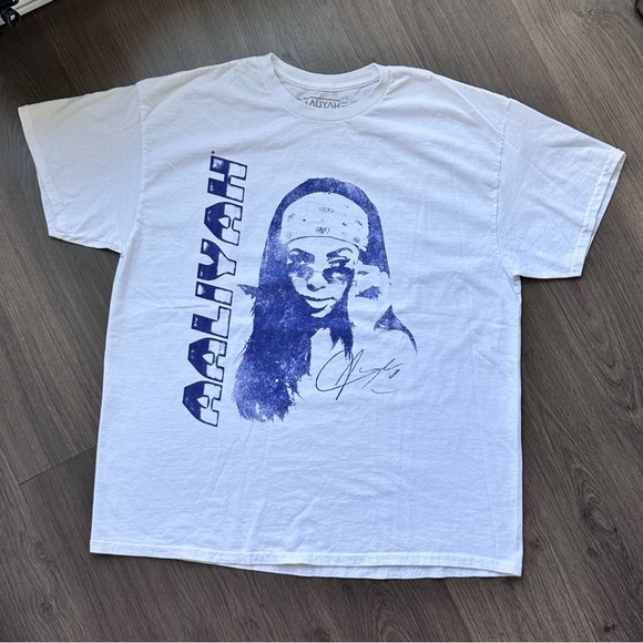 Tops - Aaliyah Graphic Shirt
